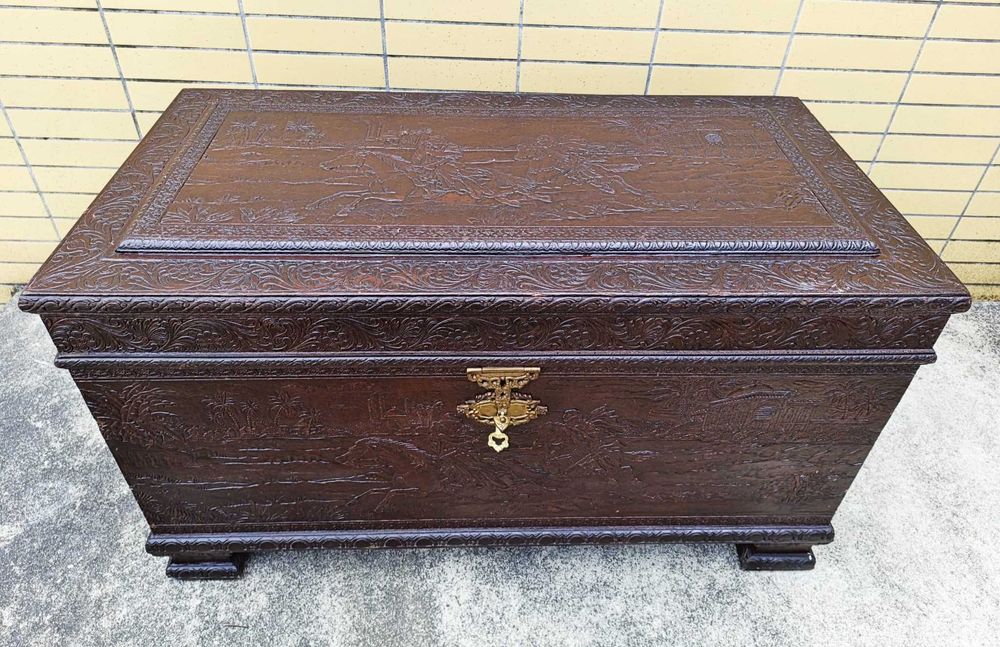 Arca Cânfora Madeira Trabalhada