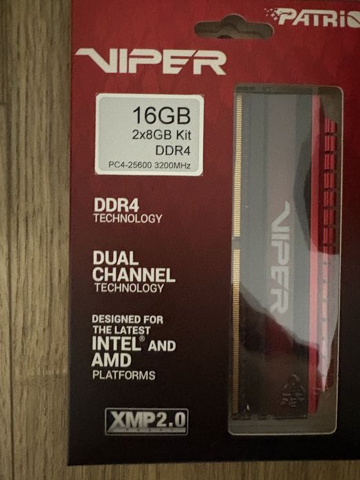 Zestaw czesci konputerowych z ramem