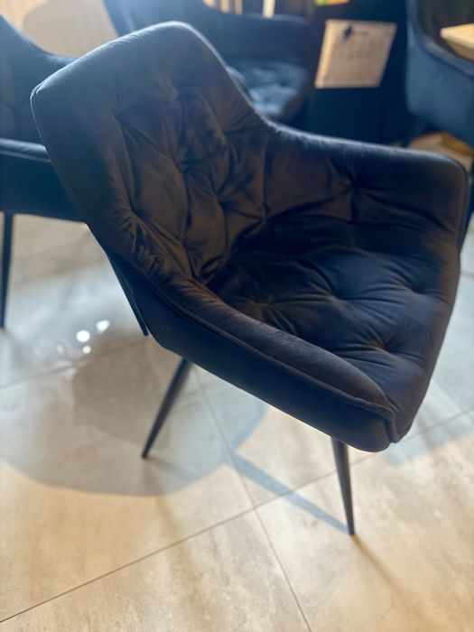 Stół rozkładany z fotelami