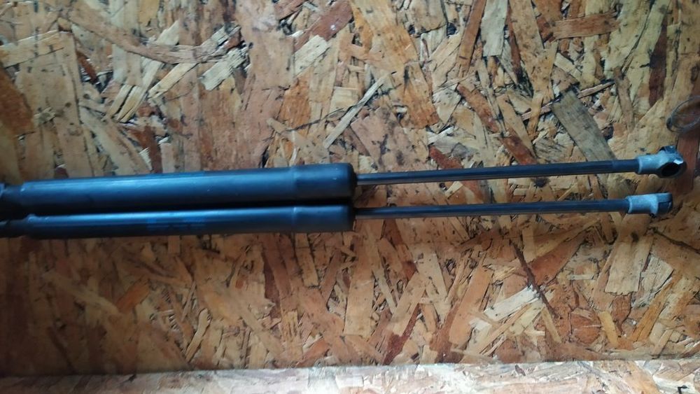PAR DE AMORTECEDORES DA MALA VOLKSWAGEN GOLF VI 08-12