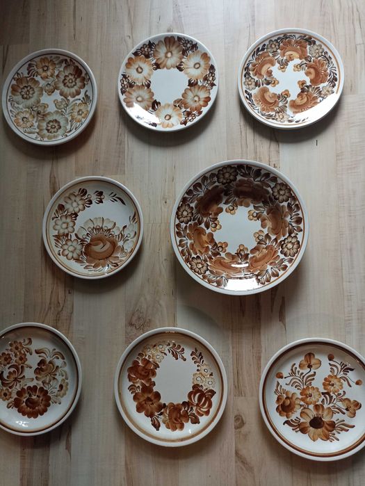 Zestaw 8 ozdobnych talerzy do zawieszania Kolo, Włocławek lata 70 PRL