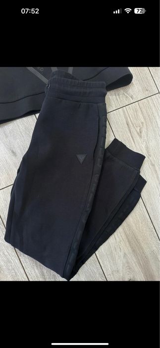 Komplet dresowy Guess