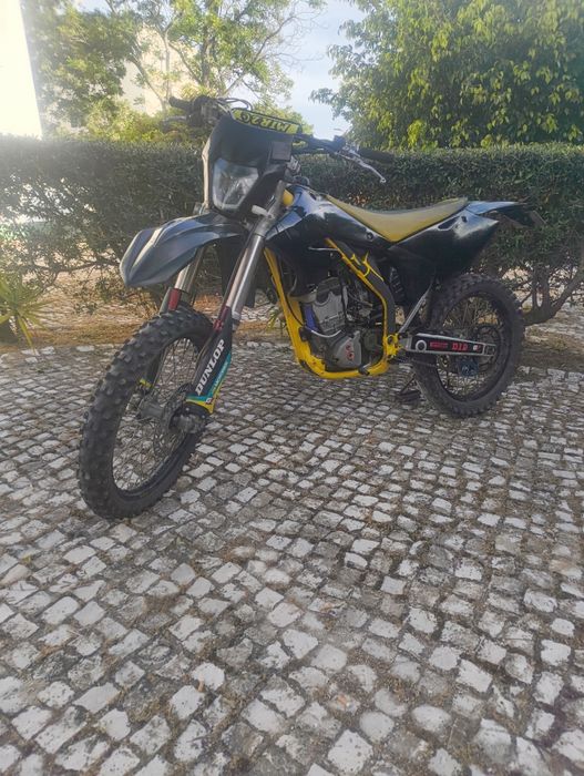Suzuki rmz 250 matriculada com luzes troco por n-max ou x-max  ou parecido