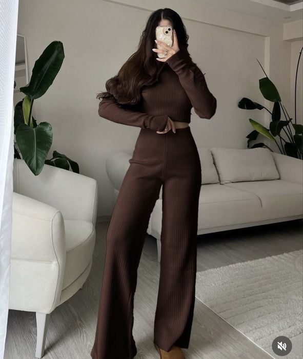 Костюм трендового кольору