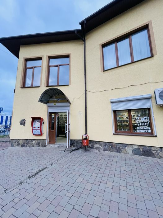 Продаж магазину з кафетерієм та офісними приміщеннями!