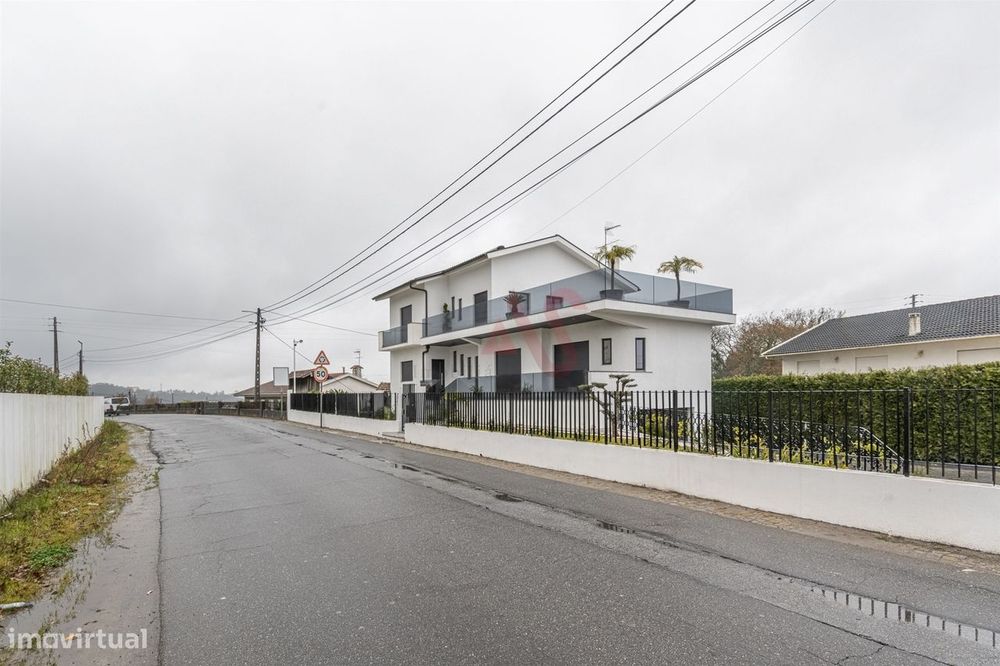 🏡 Moradia T4 + T1 com Jardim, Garagem e Excelente Localização