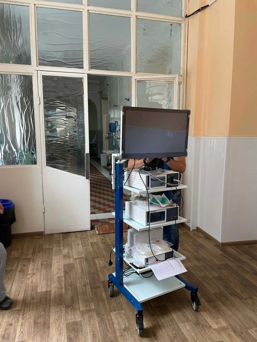 Ендоскопічна лапароскопічна стійка 4K - для чіткої, впевненої хірургії