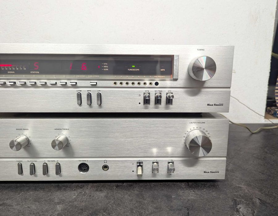 Комплект, стерео підсилювач Grundig V 1000 та тюнер Grundig T 3000.