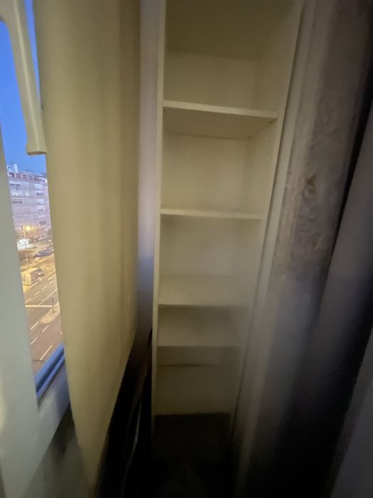 Estantes branca ikea 150x90x32 vermelha e verde