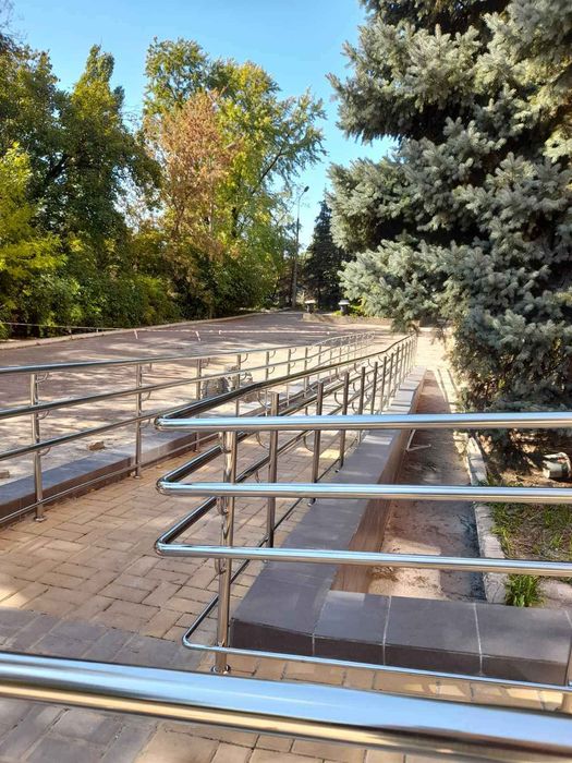 Поручни,перила, ограждения для пандуса из нержавейки в Кропивницком