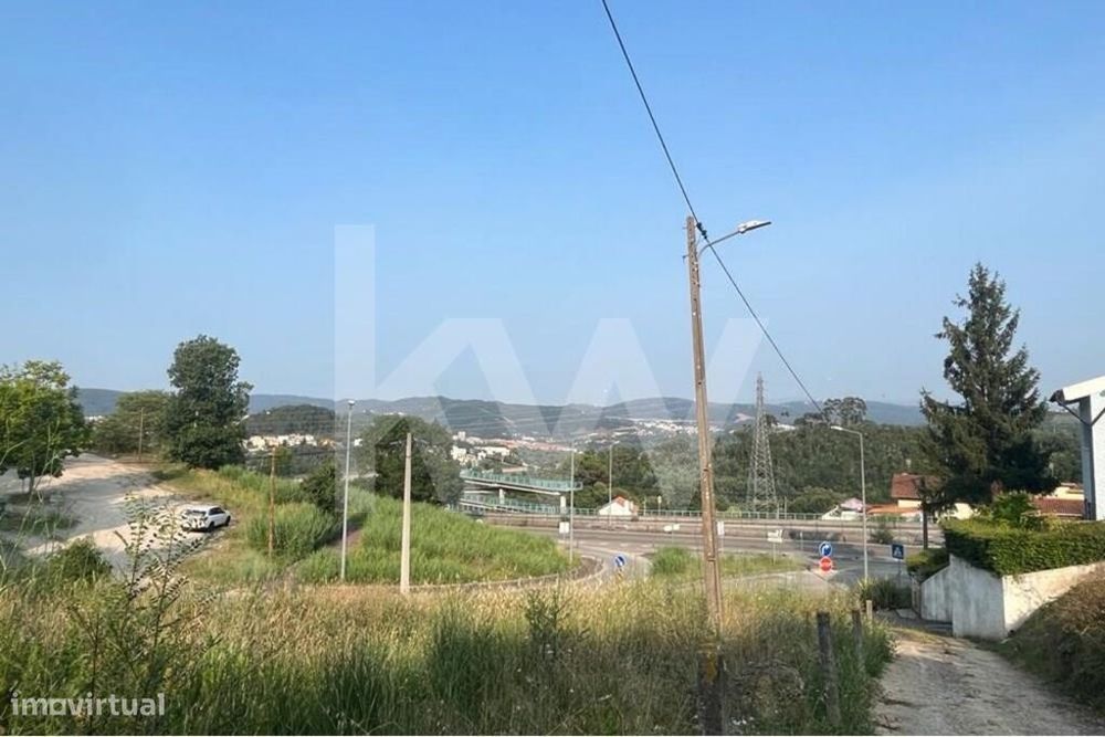 Terreno com viabilidade de construção| Banhos Secos| Santa Clara| Vist