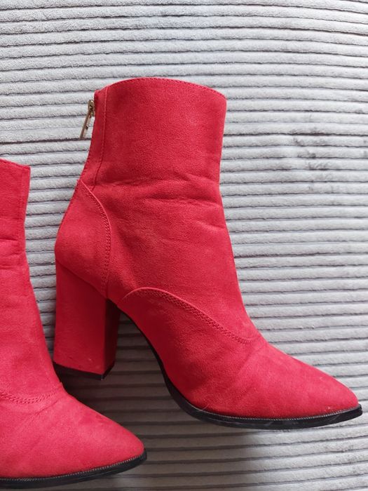 Czerwone botki na słupku River Island 36