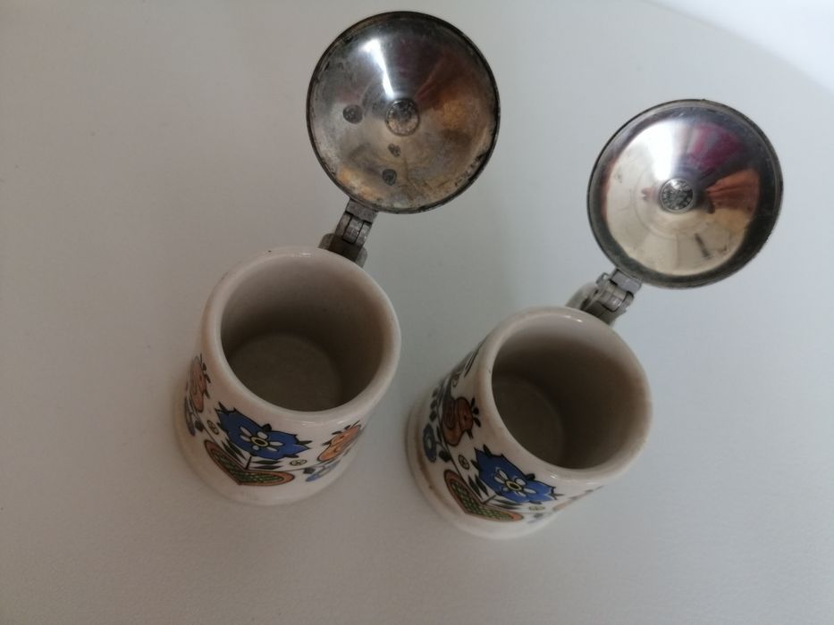 Stare małe malowane kufelki ceramiczne. Cena 1 szt