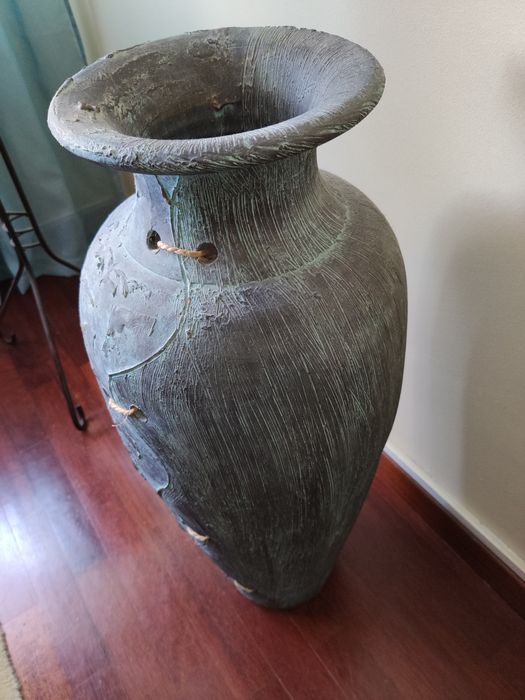 Vase64750885726850122