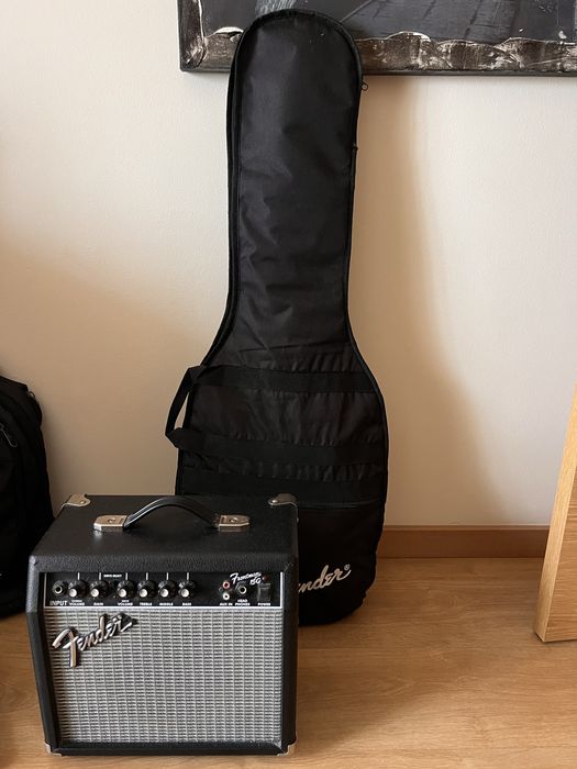 Pack Guitarra Squier Stratocaster + Amplificador Fender