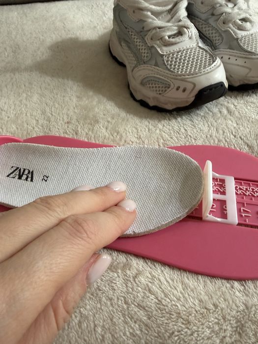 Дитячі кросівки Zara, рощмір 22