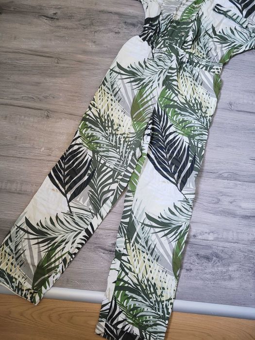 Letni tropikalny kombinezon wiskoza liście boho koszulowy