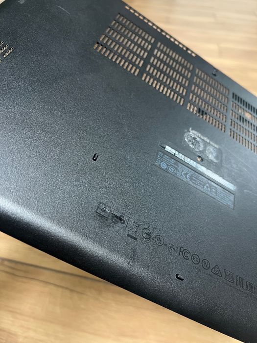верхня частина корпуса Dell Latitude 5500 нижня кришка Dell Latitude 5590