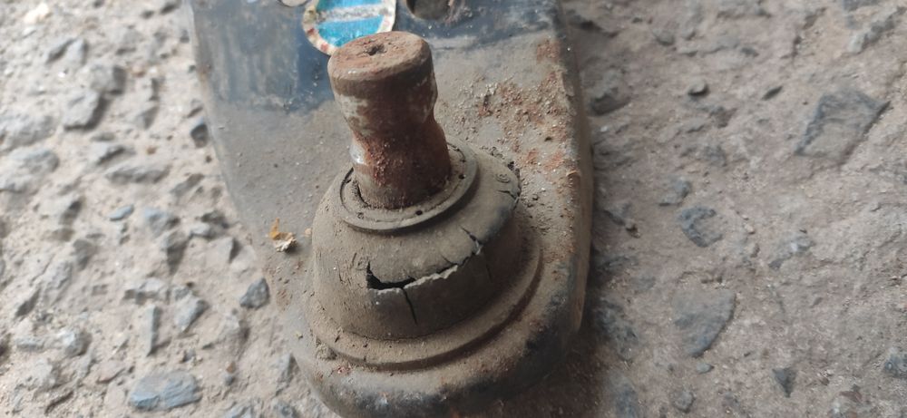 Продам Chery Beat б/у передние рычаги