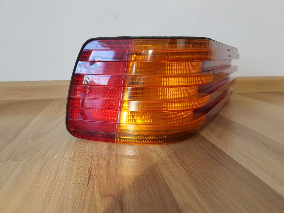 Tylna lewa lampa mercedes w107 wersja Amerykanska USA