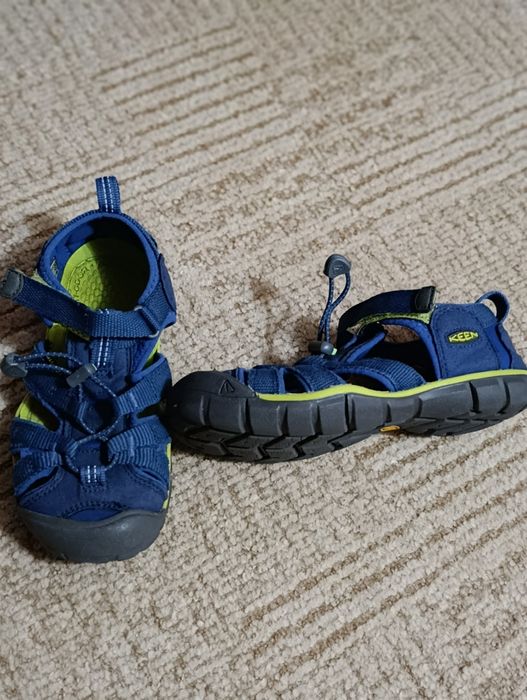 Босоніжки сандалі