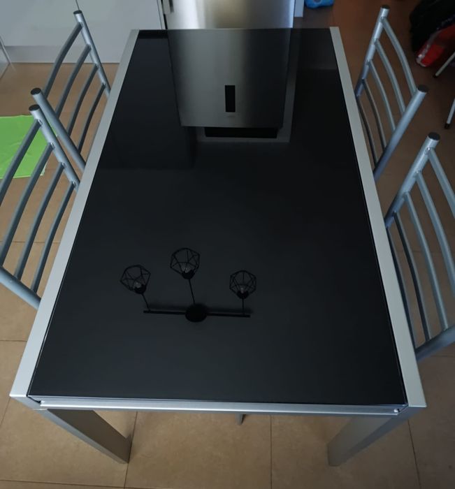Mesa cozinha com cadeiras