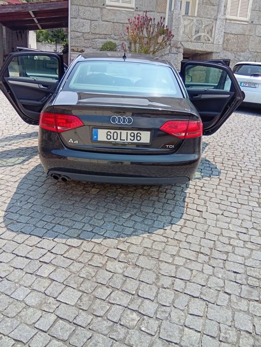 Audi A4 2.0 TDI - Livro de revisões Audi