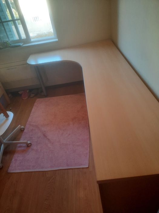 Secretária com sapateira