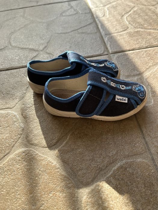 Продам дитяче взуття, мокасини для садка