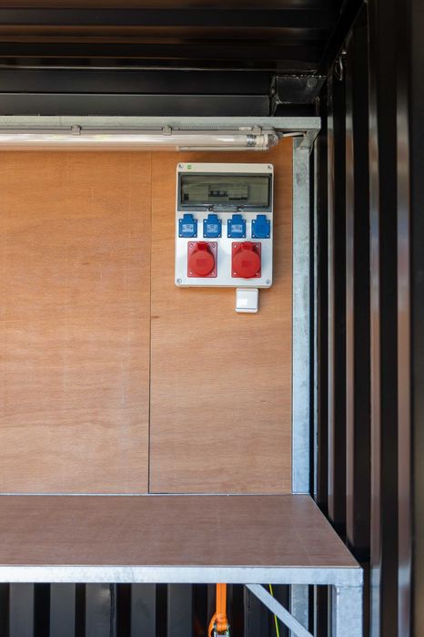 kontener narzędziowy, kontener magazynowy, kontener z elektryką, regał