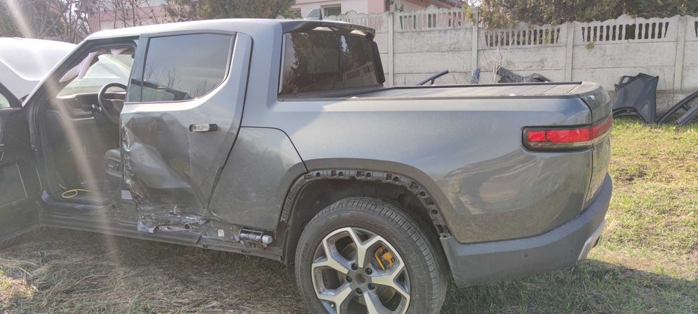 Свіже авто в розбір Rivian r1t exp005