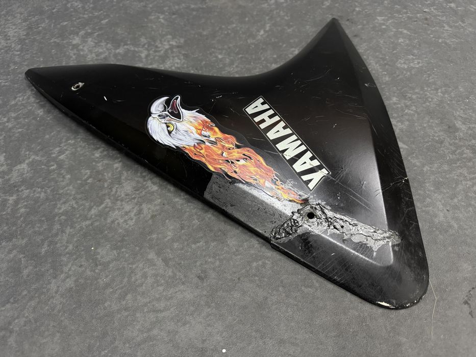 Bumerang prawy Yamaha YZF R125 bok boczek owiewka plastik osłona prawa plastik
