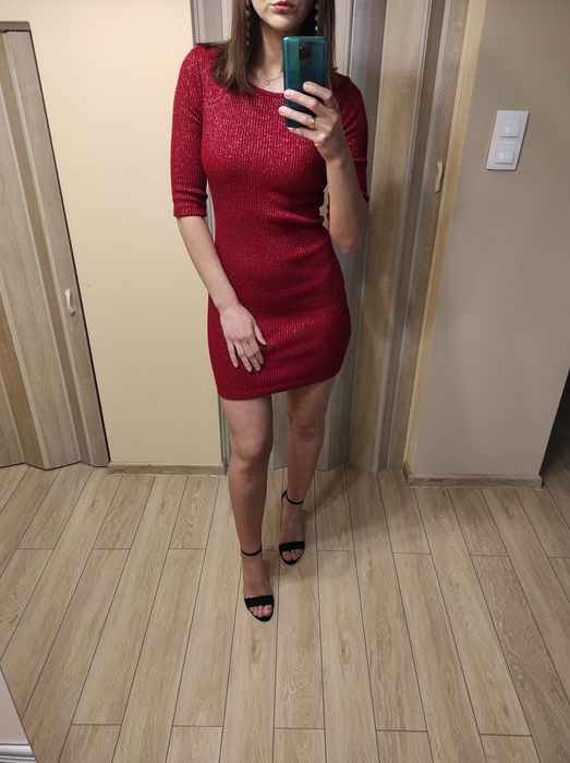 Czerwona,brokatowa, krótka sukienka dzianinowa S