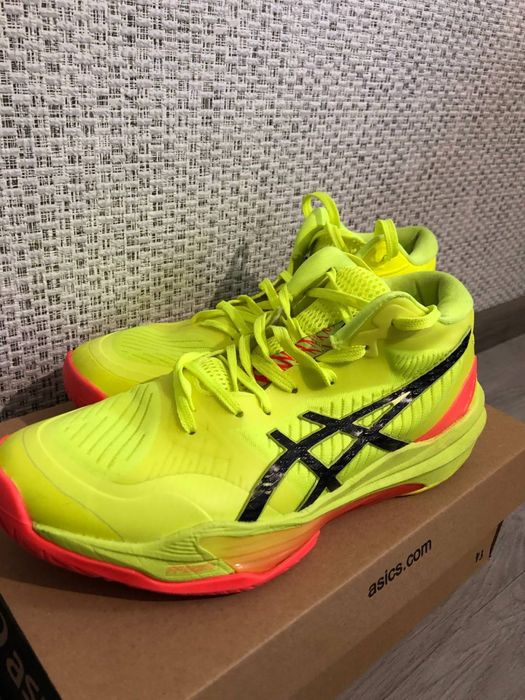 кросівки для волейболу асікс