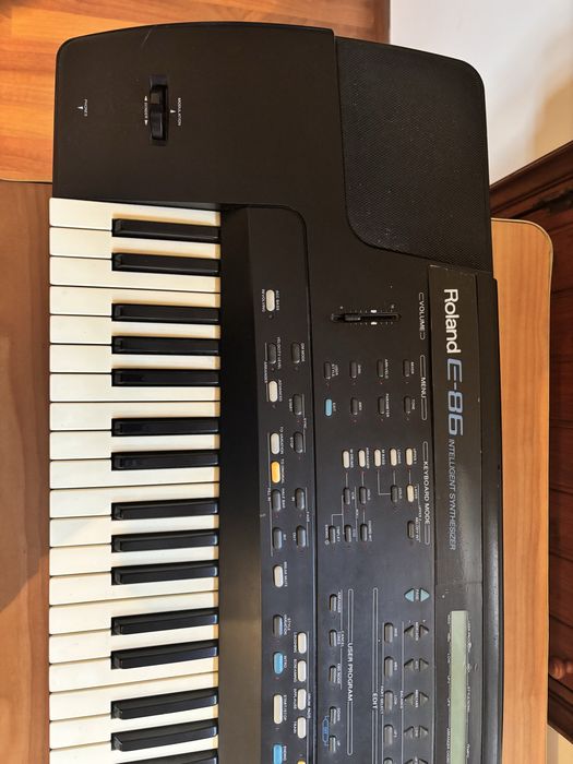 Teclado Roland E-86