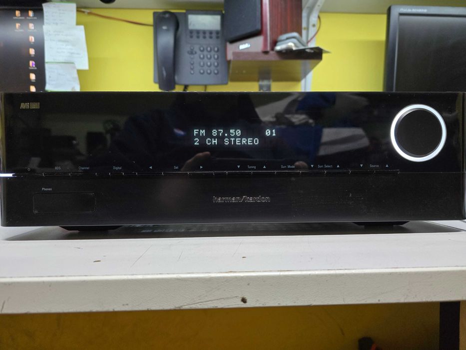 Wzmacniacz cyfrowy harman / kardon AVR-151. Zestaw producenta.
