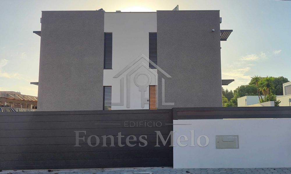 Arrendamento de Quartos – 14 Individuais e 1 Duplo