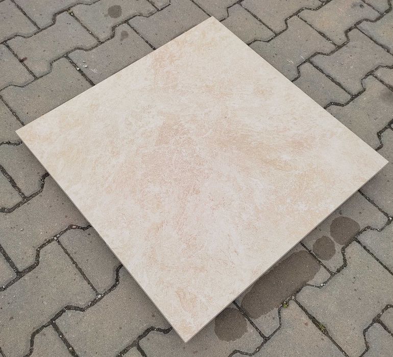 Płytki gresowe - tarasowe, beżowe o wymiarach  60x60 (cm) x20 (mm)