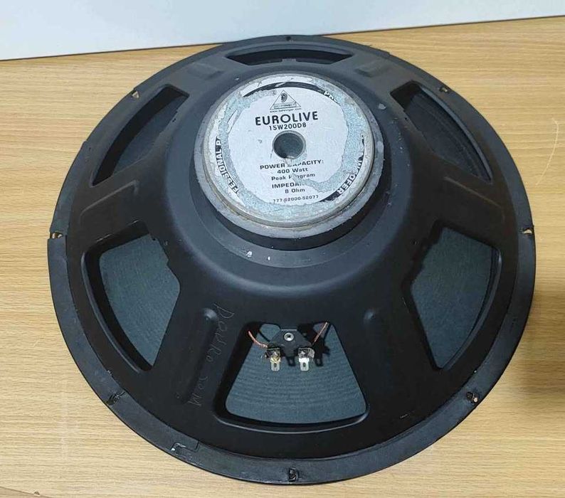 Vários altifalantes de 15 polegadas várias marcas