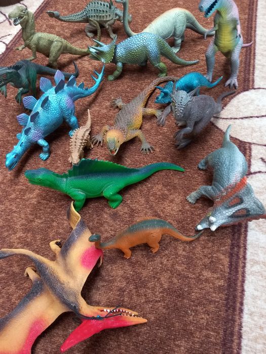 Figurki  dinozaurów