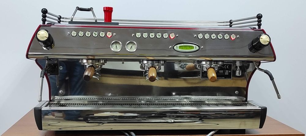 Професійна кавомашина la marzocco FB 8/