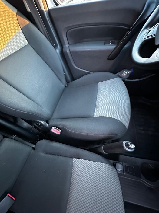 Renault kangoo 1.5 dci 90 cv  3 lugares 2019 mês 11