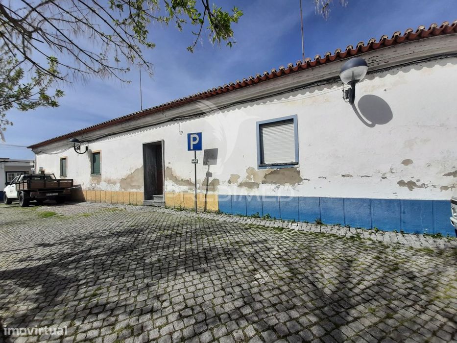 Casa Senhorial com 3 fogos, no Largo da Praça – Odivelas, Distrito...