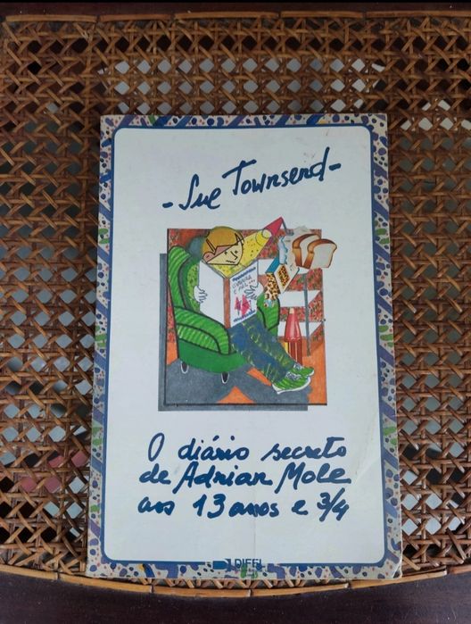 Livro O diário secreto de Adrian Mole aos 13 anos e 3/4