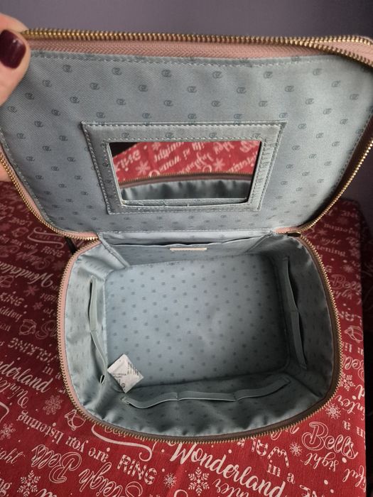 Kuferek na kosmetyki Oriflame