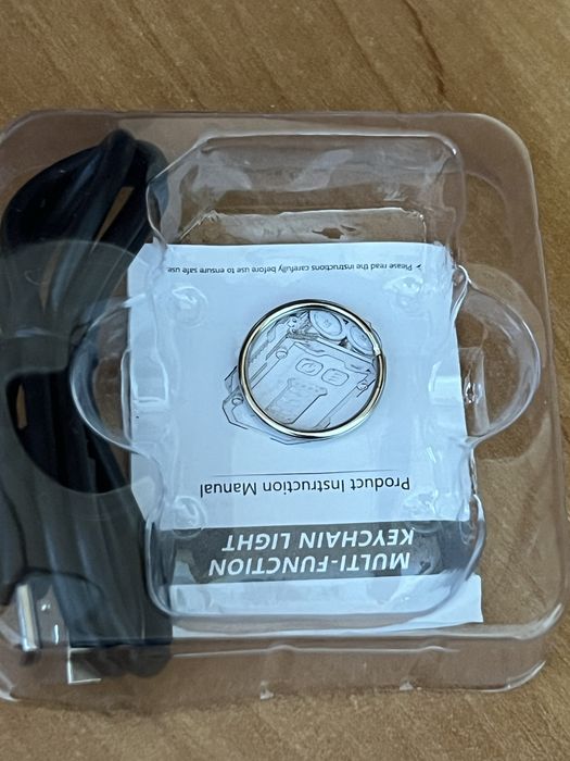 Багатофункціональний ліхтарик для ключів