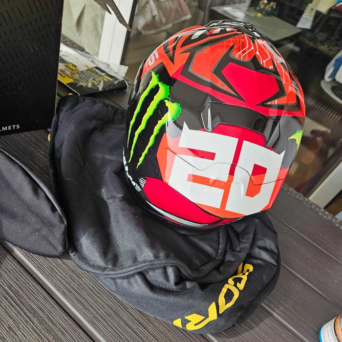 Vendo capacete Scorpion Exo-R1 Air — Réplica Oficial Monster Energy Fabio Quartararo