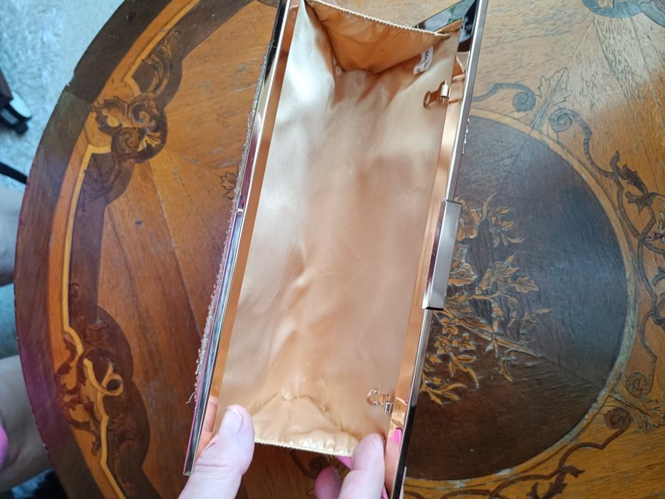 Золотистый клатч