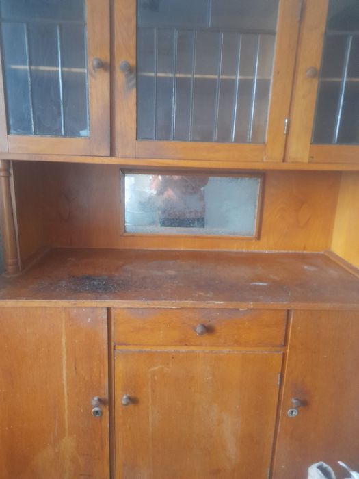 Меблі  б/у буфет та  софа