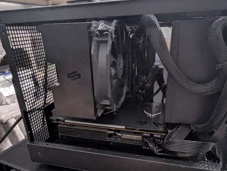 Sprzedam komputer   i3 1200f RX 6600xt 16gb